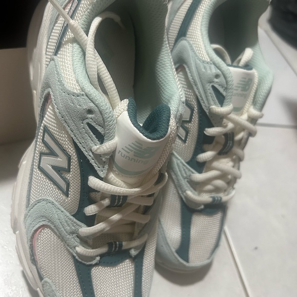 New Balance & CALIA Women's
530 Sneakers - Picture 7 of 7